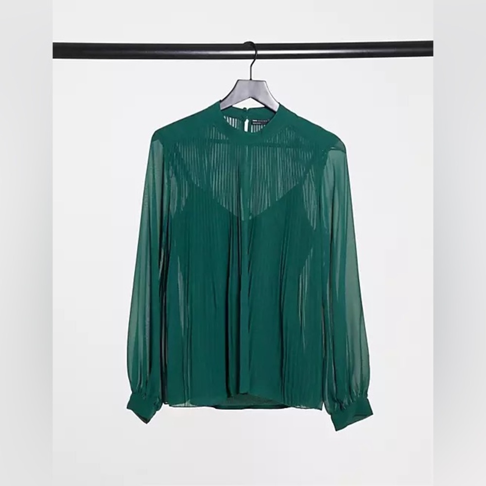 NWOT - Long Sleeve Pleated Trapeze Top in Forest Green